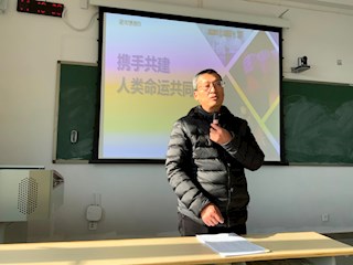 材料学院院长朱永平为学生上《形势与政策》课